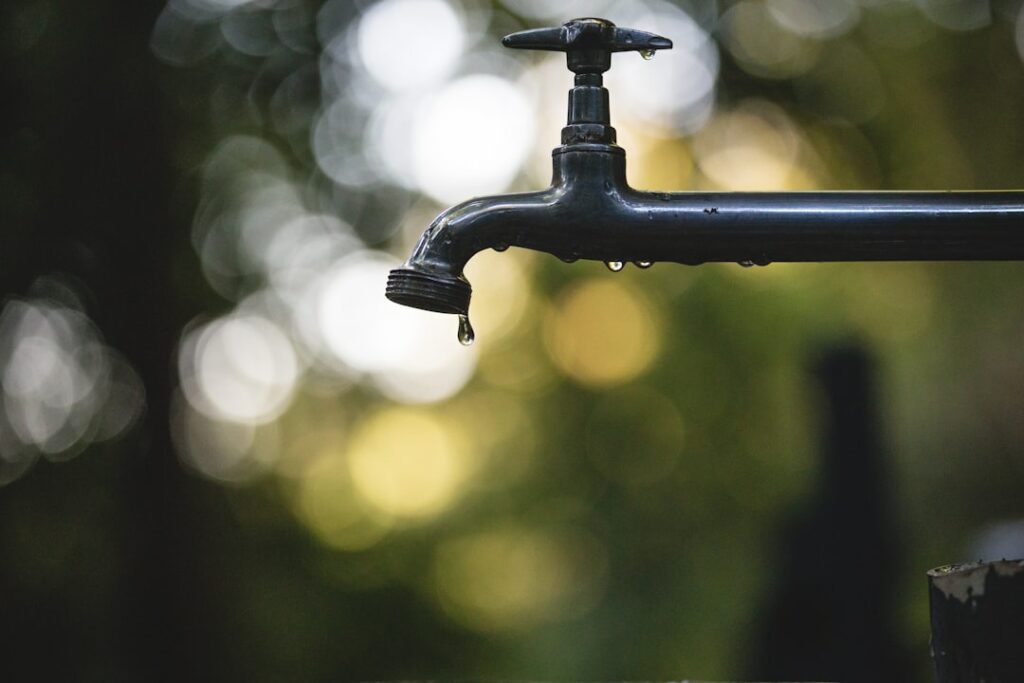 5 signes de fuite d&rsquo;eau cachée à Lille à ne pas ignorer